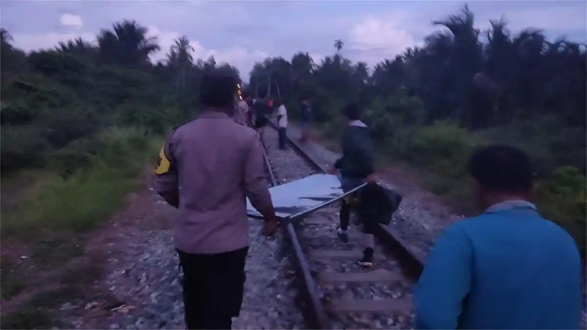 Selamatkan Motor Mogok di Perlintasan Kereta Api, IRT Padang Pariaman Tewas Terseret Sejauh 50 Meter