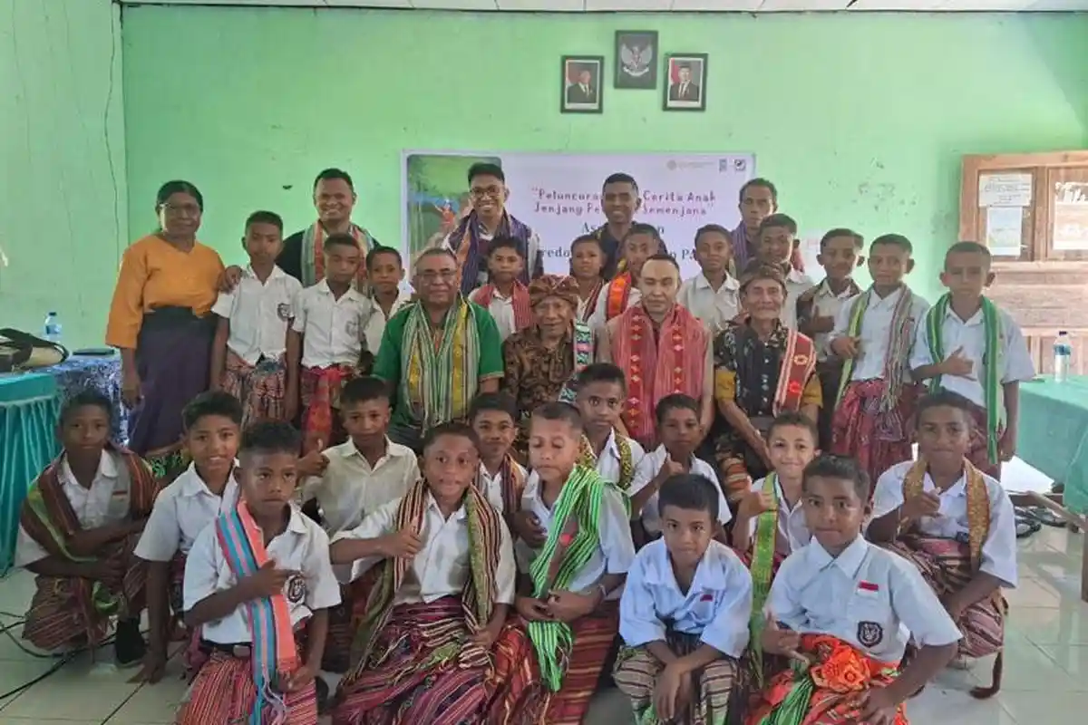 Saddam Husein  Luncurkan Buku Cerita Anak di Builaran Malaka