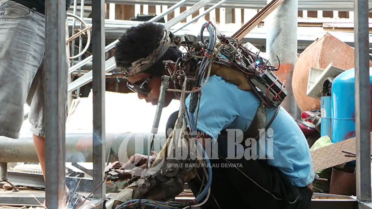 Ini Dia, Iron Man Dari Bali Yang Ciptakan Tangan Robot