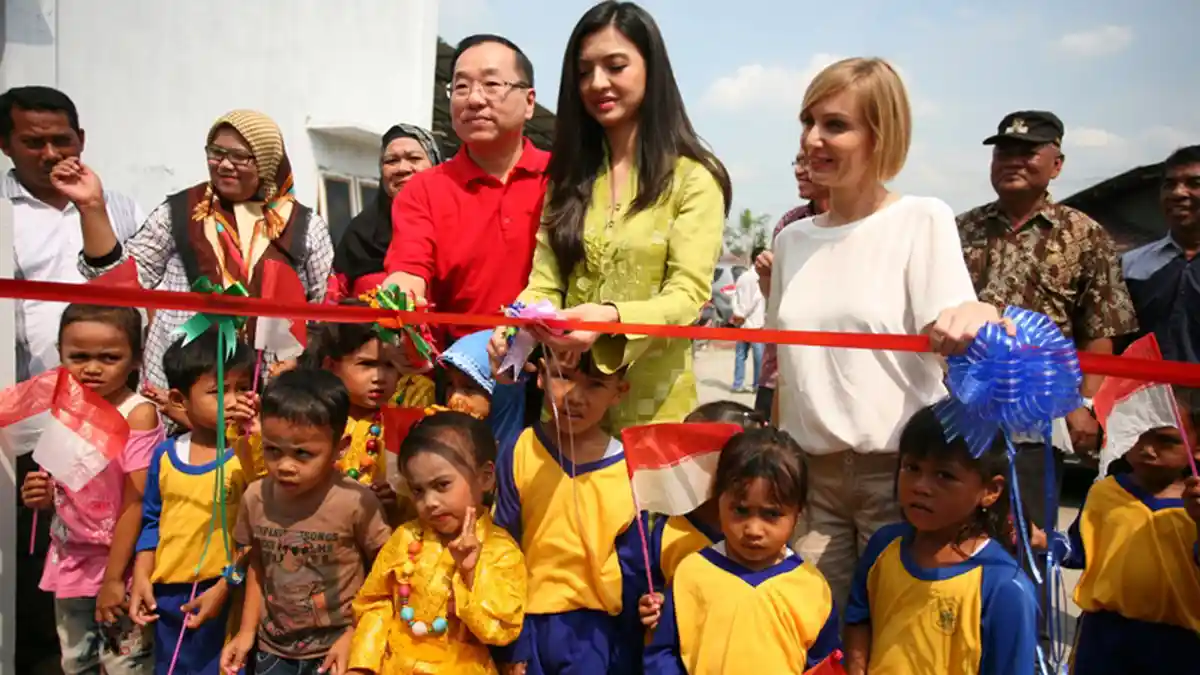 Aktris Cantik Indonesia Ini Resmikan PAUD di Belawan
