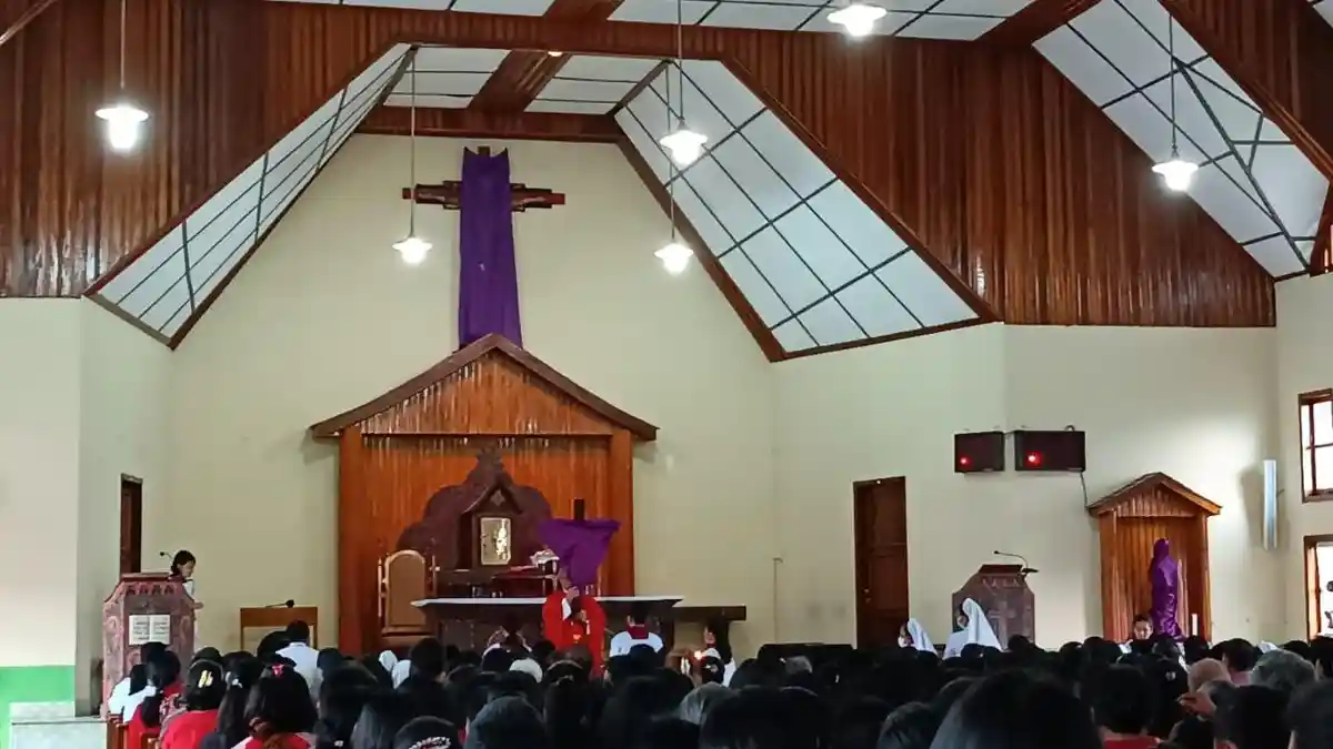 Perayaan Jumat Agung, Umat Katolik Paroki Santo Yosef Balige Renungkan Sengsara Yesus Kristus