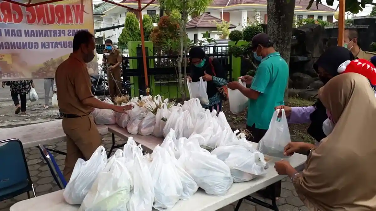 Bantu Petani Sayur, DPP Gunungkidul Gelar Aksi Sosial