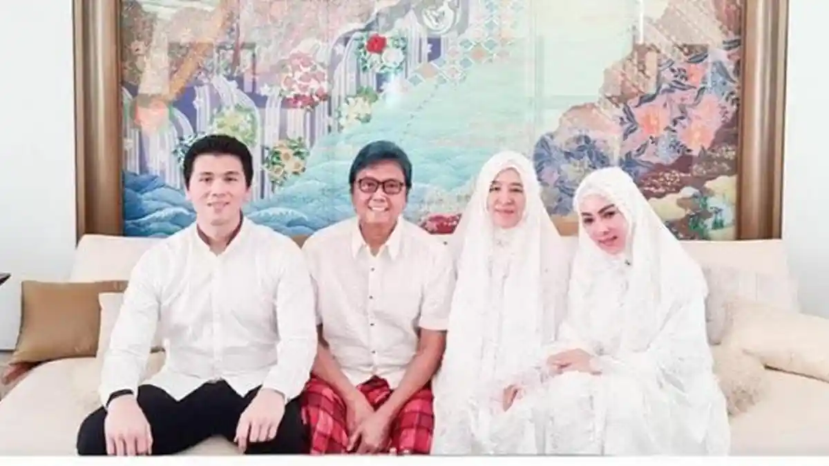 Intip Potret Idul Fitri Syahrini dan Keluarga Reino Barack