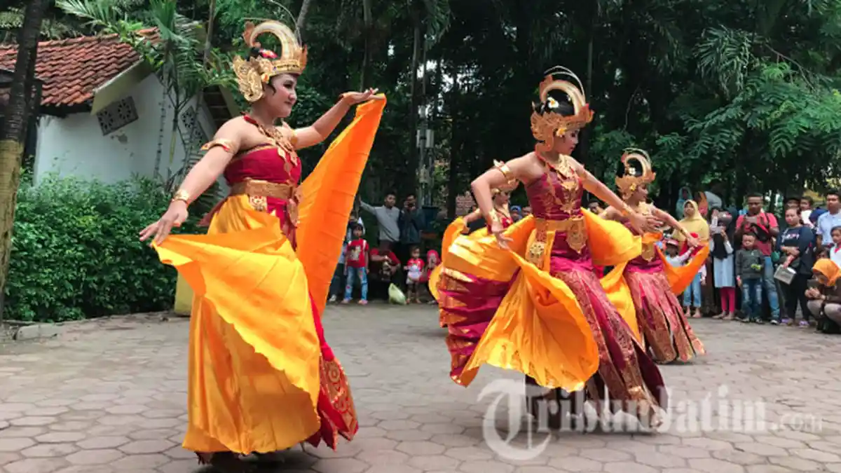 Libur Tahun Baru 2020, Kebun Binatang Surabaya Kenalkan Satwa dan Suguhkan Budaya Bali