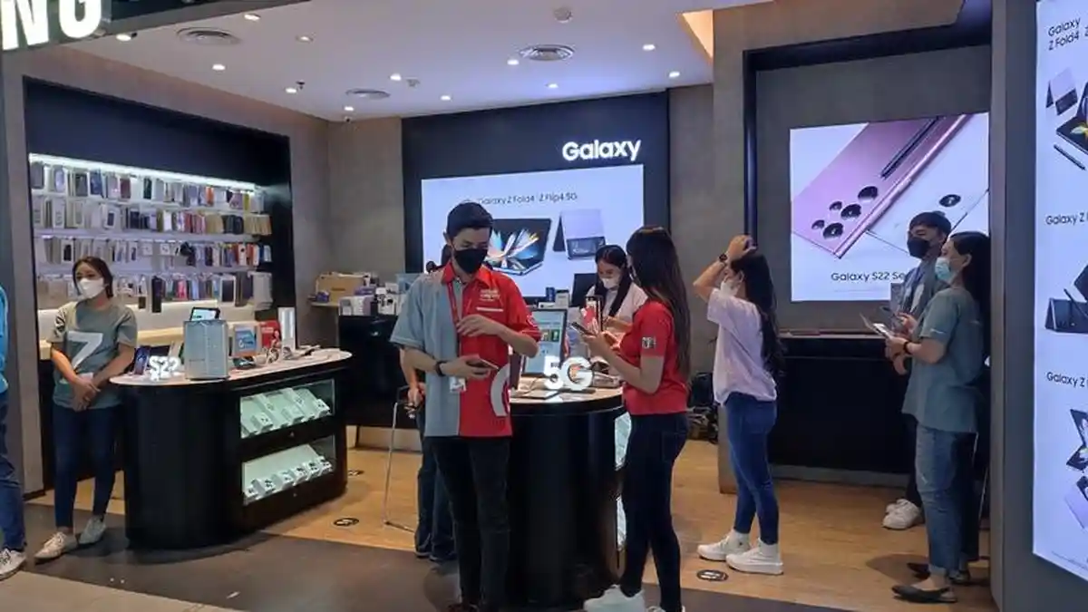 Daftar Harga dan Tipe Handphone di Toko Samsung Experience Store Parafone IT Center Manado