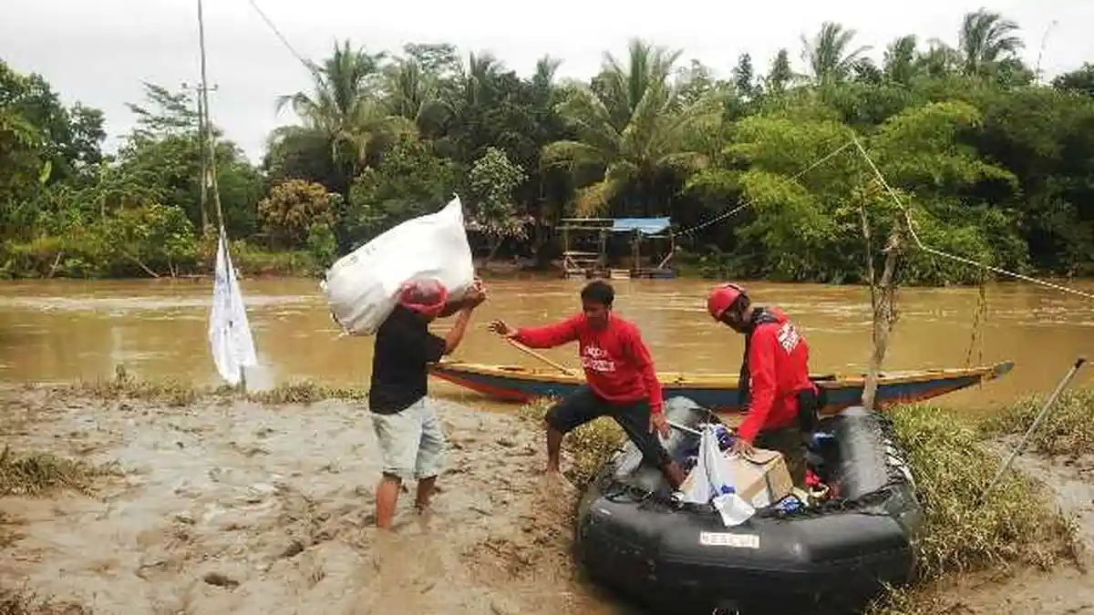 Brimob Mulai Latihan SAR di Kampung Pulo