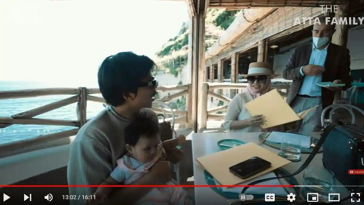 Aurel Hermansyah Unggah Foto Kenangan dengan Atta Halilintar dan Ameena di Amalfi