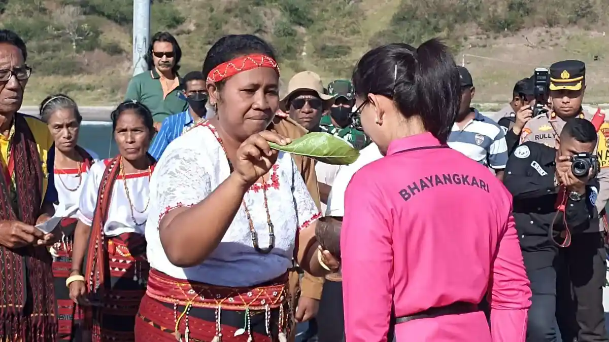 Ini Agenda Ibu Kapolri di Pulau Palue Flores