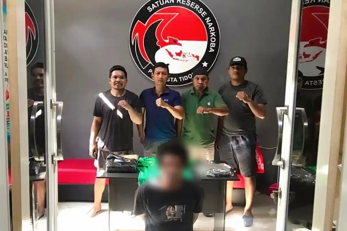 Seorang Pria di Tidore Maluku Utara Diamankan Polisi Usai Amblil Paket di Kantor Pos, Ini Isinya