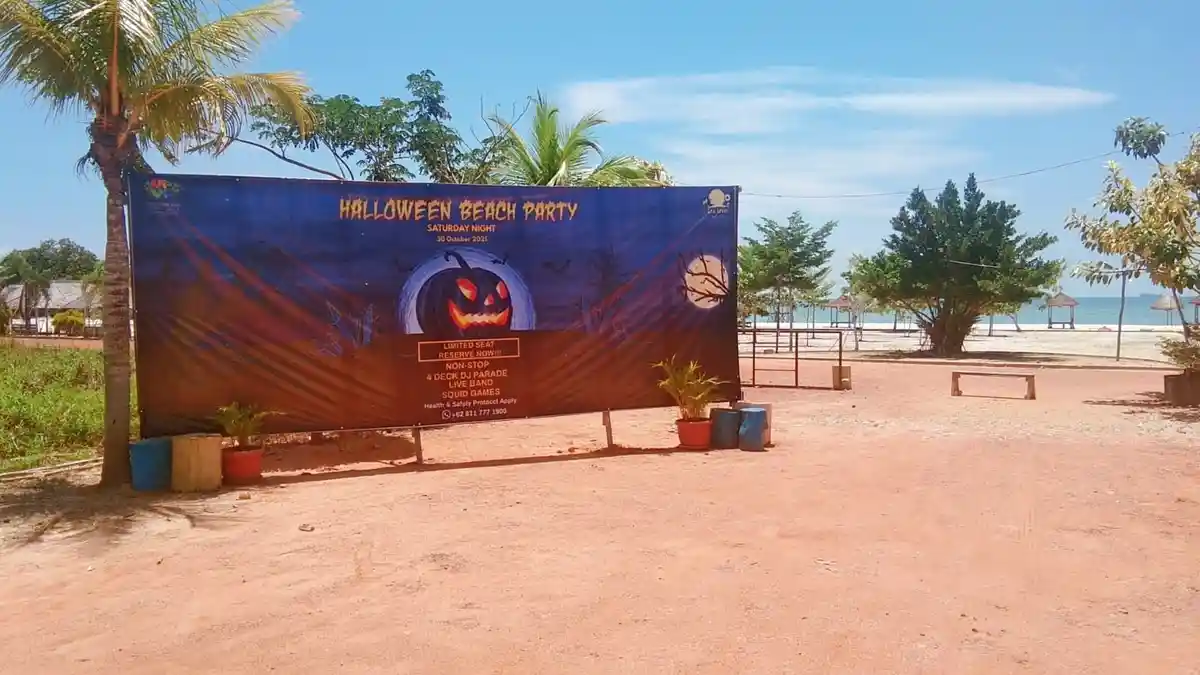PERTAMA DI BATAM: Halloween Beach Party dengan Parade 4 Deck 6 DJ