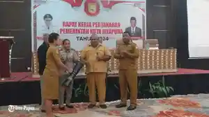 Asisten-1-Bidang-Pemerintahan-Evert-Nicolas-Merauje-saa.jpg