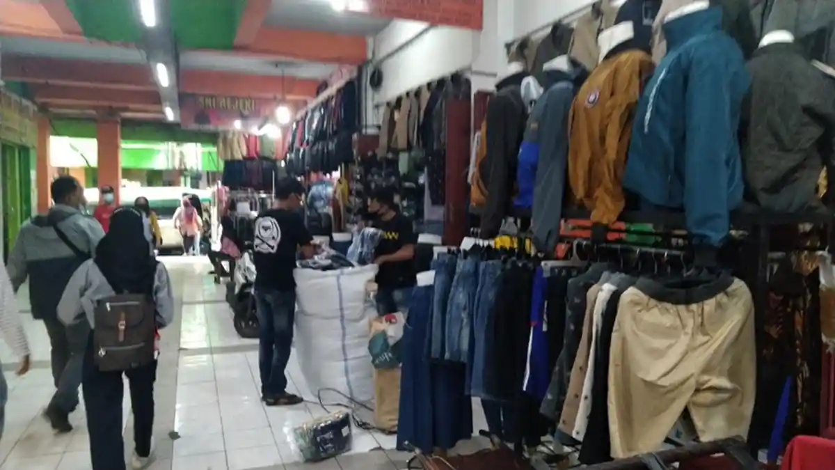 Pedagang Berkeluh Sepi, Bupati Kudus Akan Kaji Pembebasan Sewa Kios Pedagang Pasar Kliwon
