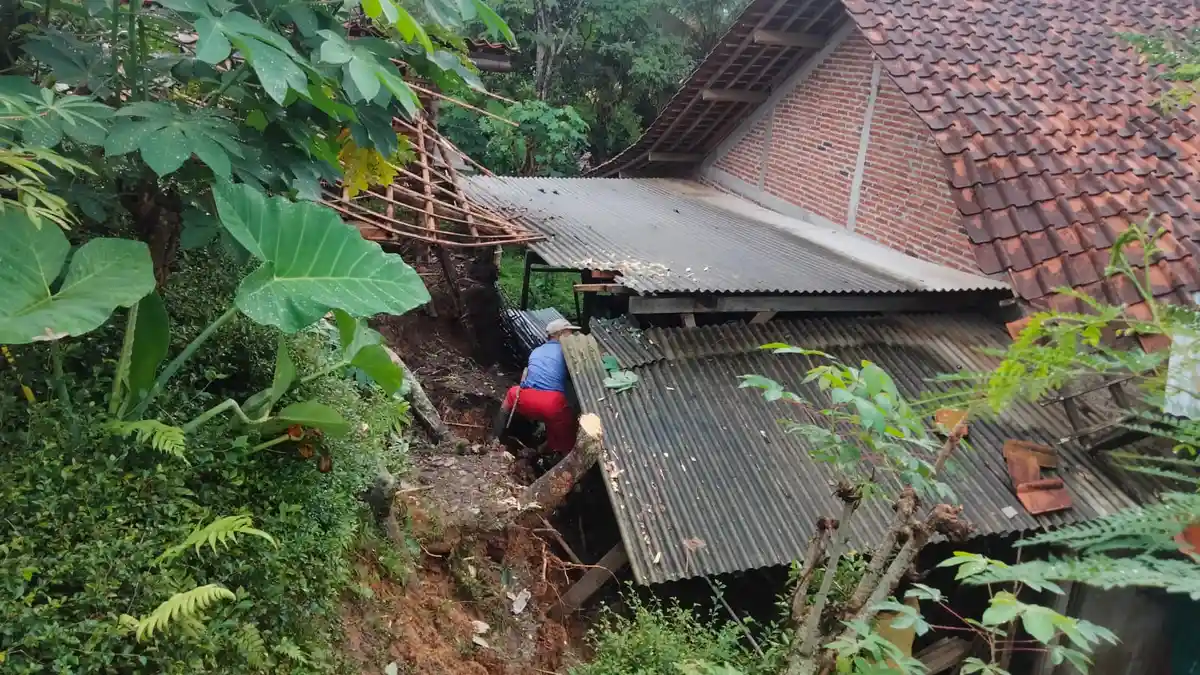 91 Rumah Rusak Berat Tertimpa Longsor di Kecamatan Gumelar Banyumas