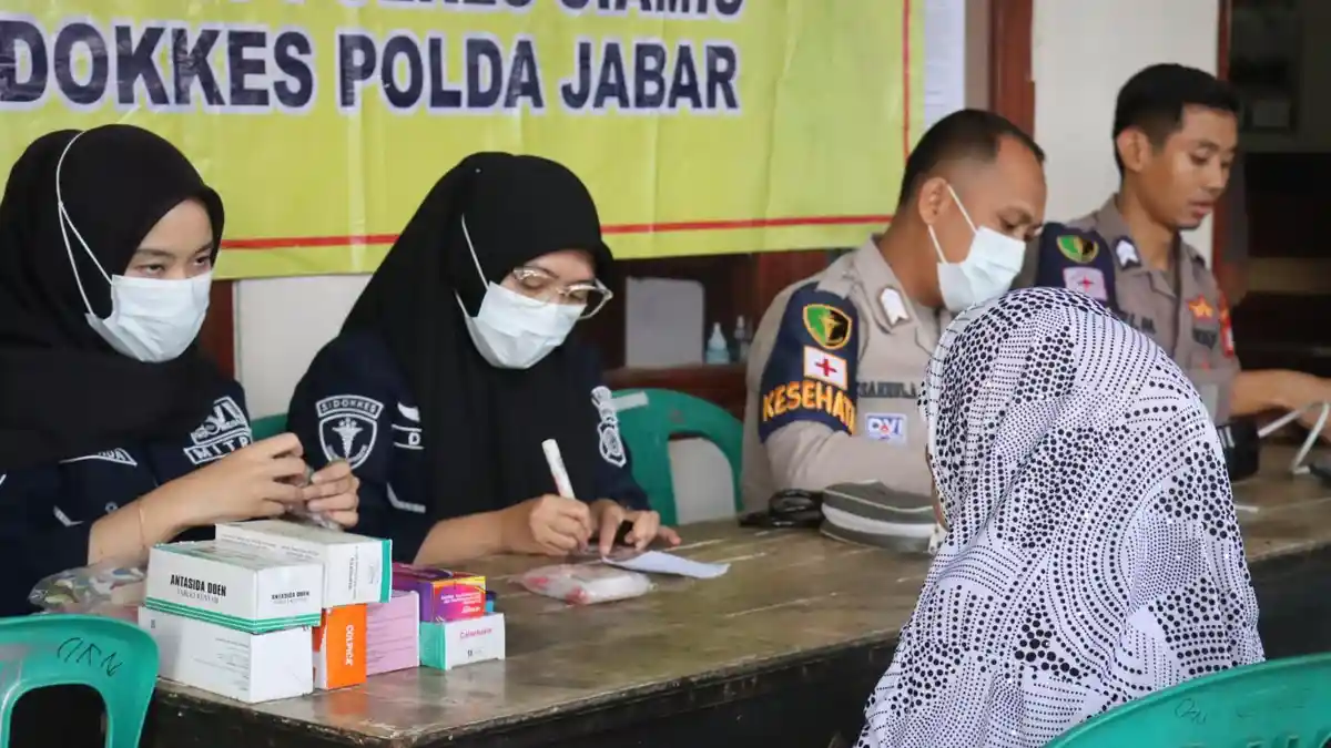 Jalin Kedekatan dengan Warga, Polres Ciamis Ngariung Bareng dan Bakti Kesehatan di Desa Selasari