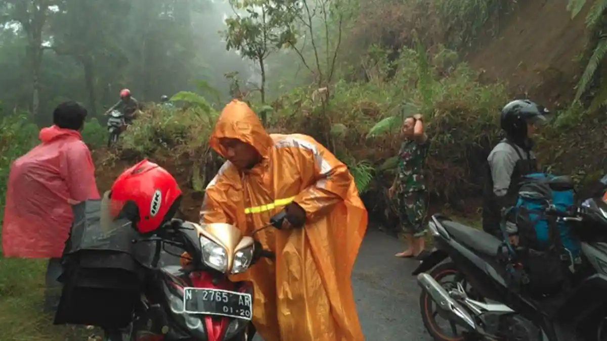 Jalur Menuju Gunung Semeru Lewat Lumajang Longsor, Masyarakat Diimbau Lewat Piket Nol Jika ke Malang
