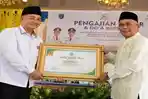 Iskandar-SE-menerima-halal-award-dari-Majelis-Ulama-Indonesia-MUI.jpg