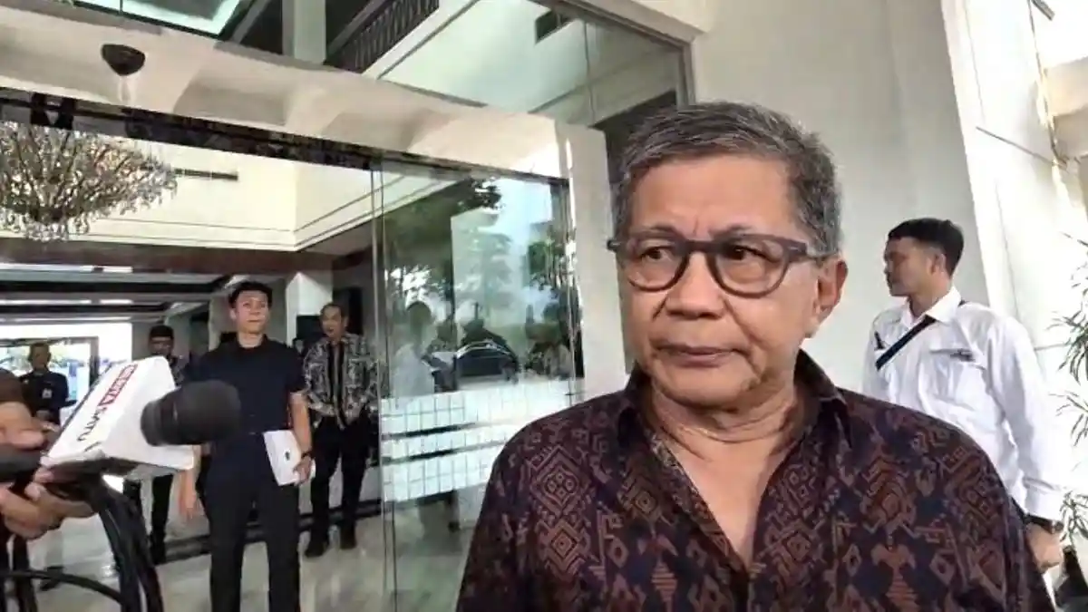Jawaban Santai Rocky Gerung soal Pendukung Kecewa Dirinya Jadi Wantimpres: “Mantan Masih Mantau”