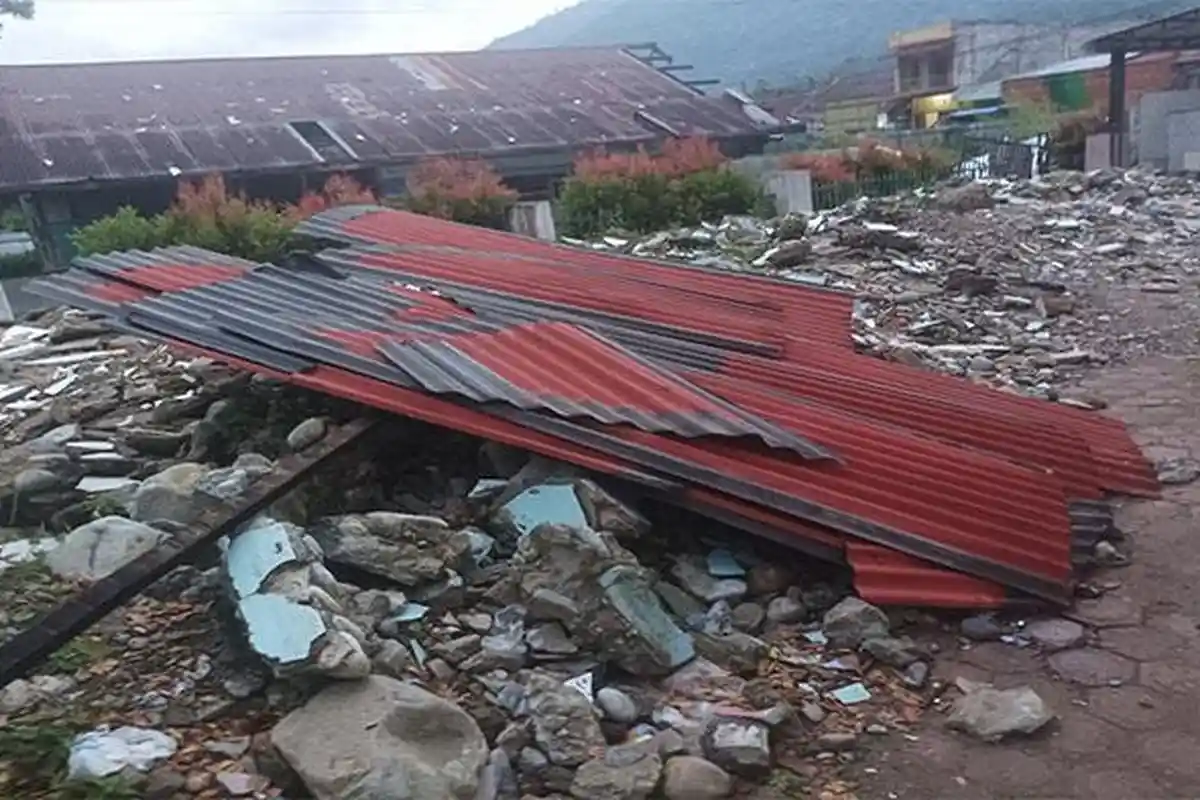 Hujan Badai Terjang Aceh Tenggara, Seng Masjid Al Jihad dan Atap Rumah Beterbangan