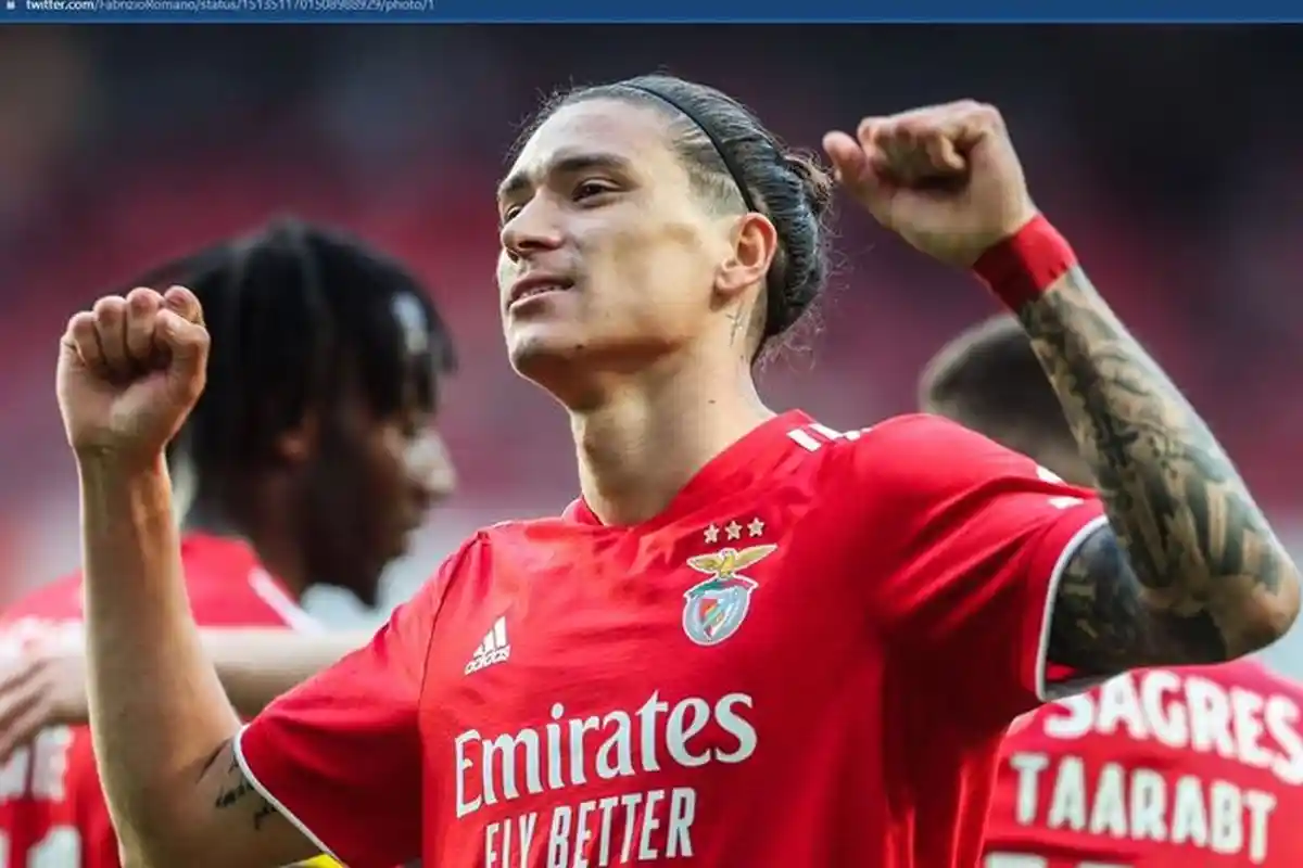 Sadio Mane Pergi, Mantan Bek Liverpool Ini Minta Datangkan Striker Incaran Manchester United