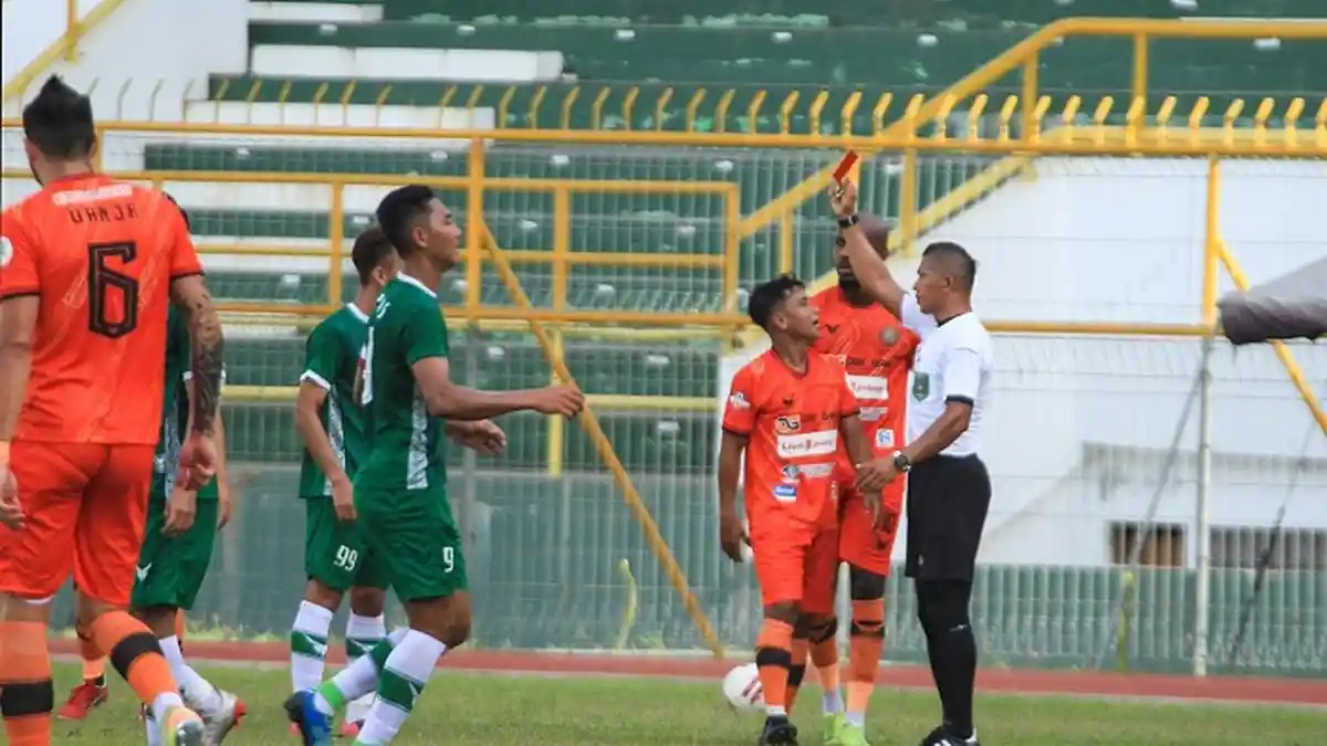 Penonton Jebol Stadion Harapan Bangsa, Laga Persiraja vs PSMS Dihentikan, Dua Pemain Diusir Wasit