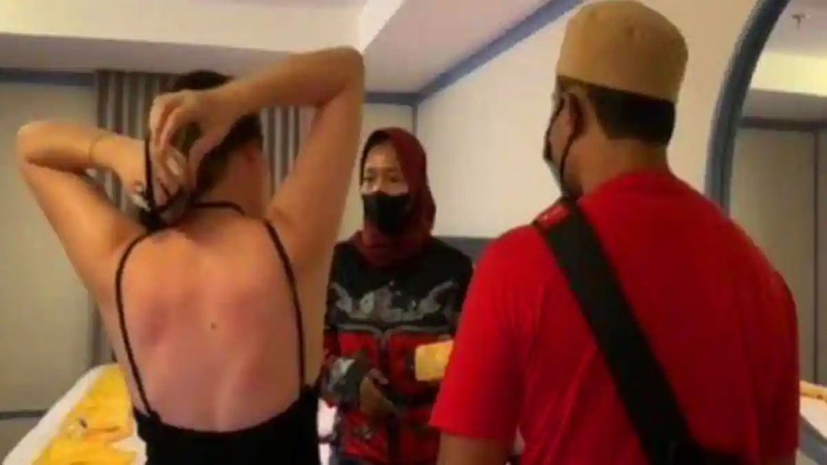 Ciri-ciri Selebgram TE Berhubungan Badan di Hotel, Tahi Lalat di Punggung?