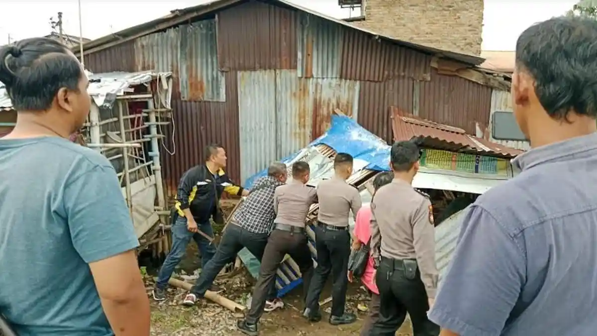 Polisi Hancurkan Gubuk Narkoba di Percut Seituan tapi Tidak Ada Pelaku yang Diamankan