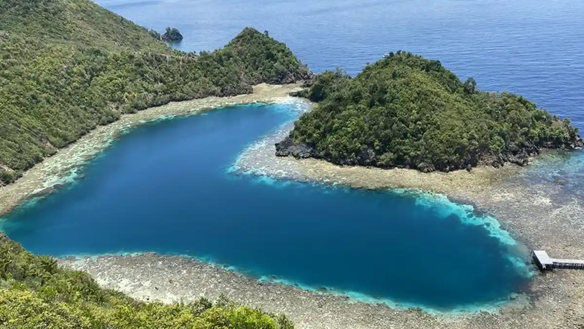 Potret Eksotisme Danau Cinta di Raja Ampat, Simak Waktu yang Tepat untuk Mengunjunginya