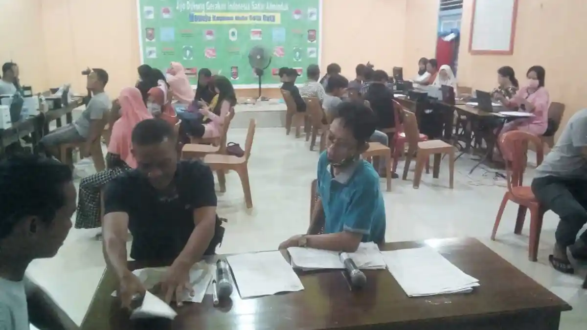 Disdukcapil Kapuas Hulu Berikan Pelayanan Identitas dengan Sistem Jemput Bola