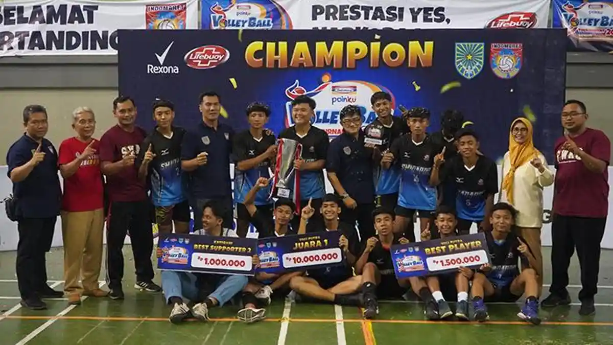 SMAN 2 dan SMAN 4 Kota Probolinggo Juara Indomaret Poinku Volleyball ...