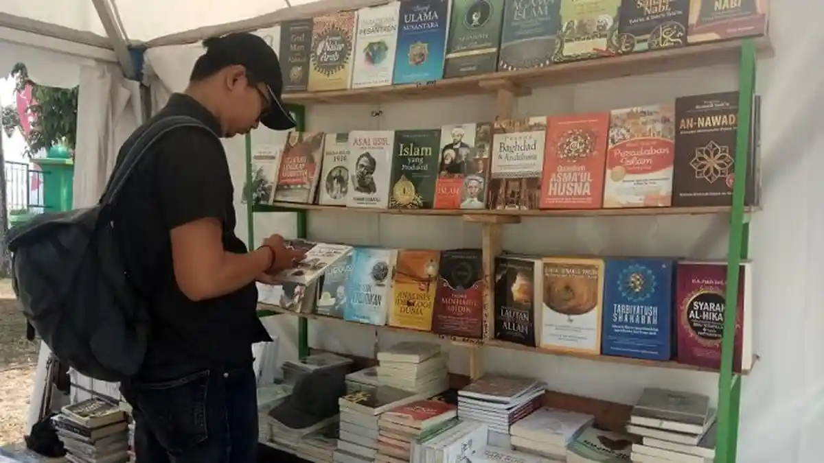 Bazaar Buku dengan Harga Murah Meriah Hadir di Festival Al Azhom