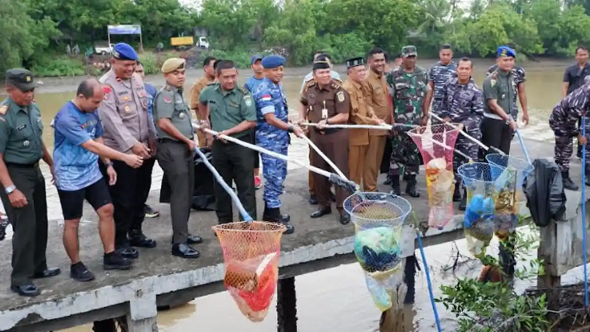 Lanal Lhokseumawe Gelar Kali Bersih dan Lepas Tim The Rising Tide