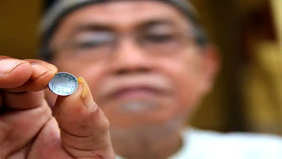 Kancing Baju Bertuliskan Potongan Ayat Al Quran Ditemukan di Aceh