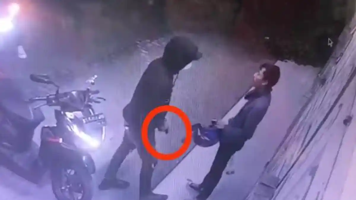 Perampok Bersenjata Todongkan Pegawai Ritel, Motor dan HP Digasak Pelaku