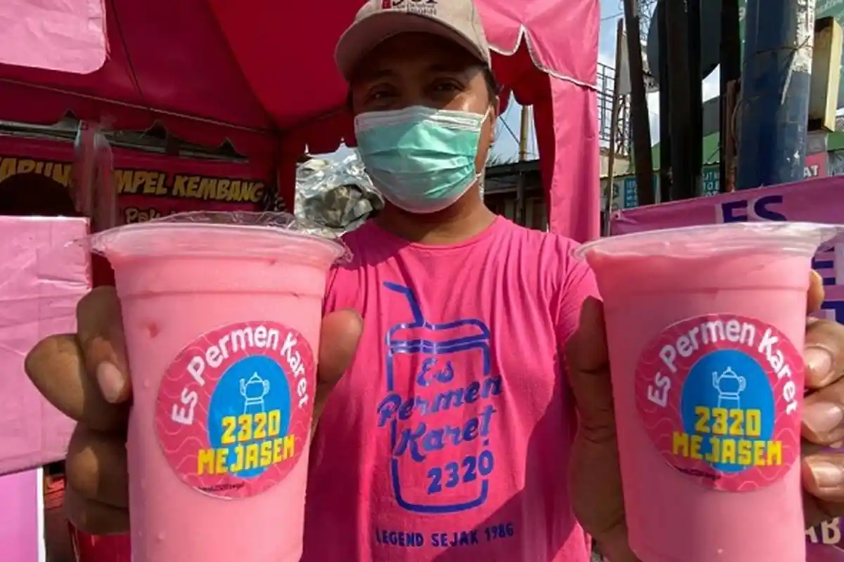 Viral di Media Sosial, Es Permen Karet Hadir di Mejasem Tegal. Segelas Hanya Rp 5000