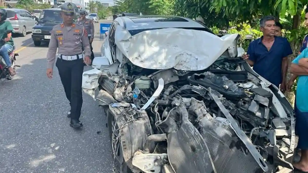 Tabrakan dengan Truk Tangki, Mobil CRV Anggota DPRK Aceh Utara Rusak Parah