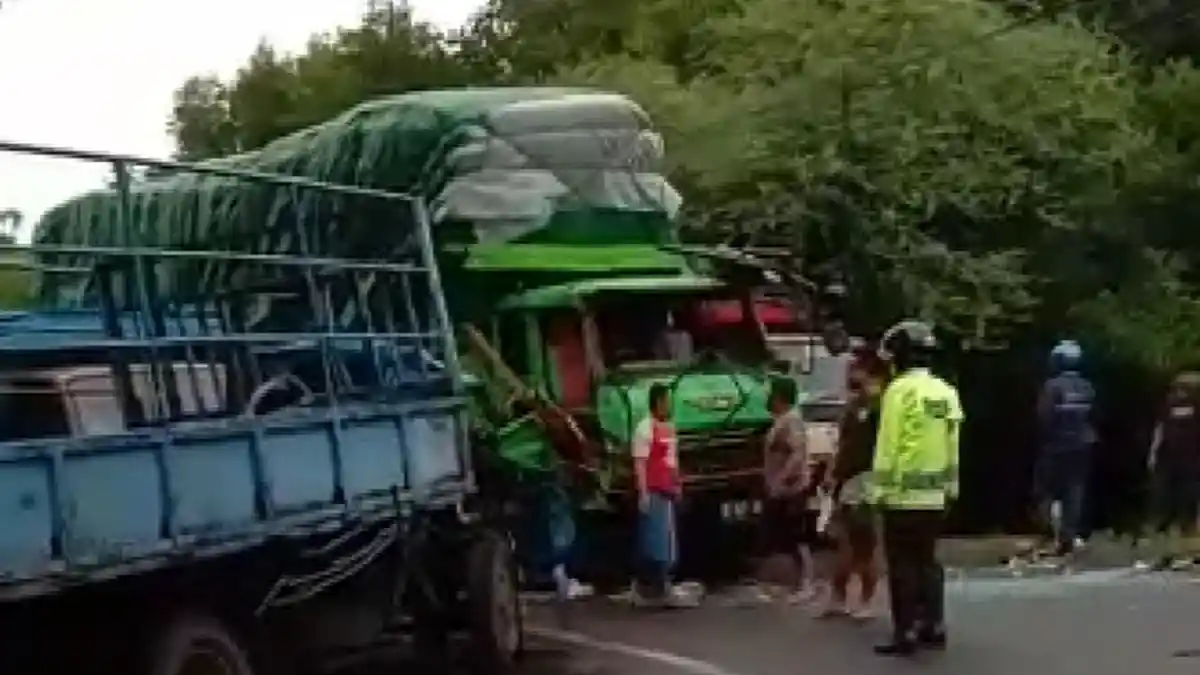Kecelakaan Truk Diesel VS Truk Tronton di Situbondo, 3 Korban Luka Luka