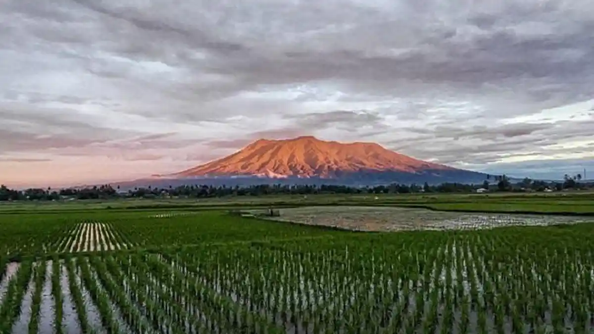 7 Gunung di Sumatera Barat, Tertinggi Ada Gunung Talamau Terdapat 13 Telaga dan Air Terjun