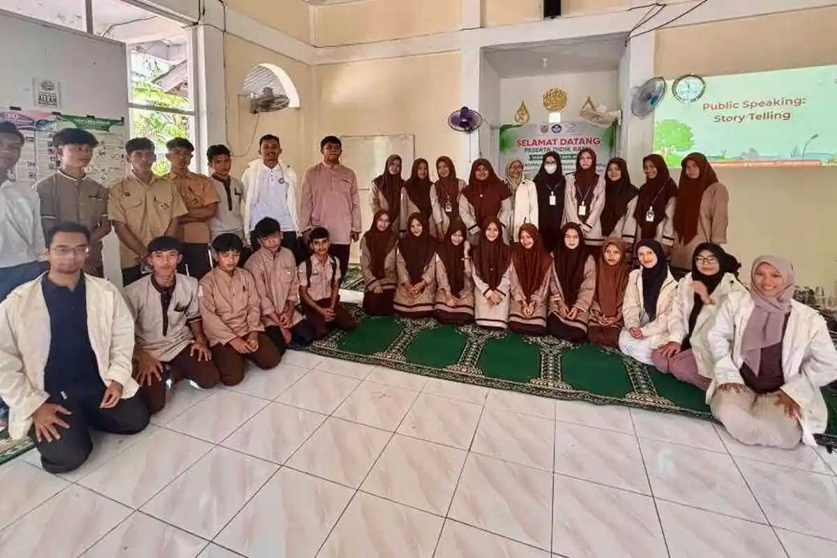 GEN-A Latih Public Speaking Siswa SMA Al-Misbah Lewat Teknik Storytelling