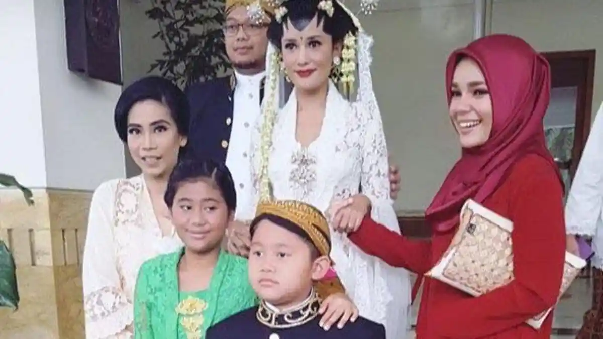 Nikahi Bos Taksi, Titi Rajo Bintang Dapat Mas Kawin Sebesar Ini