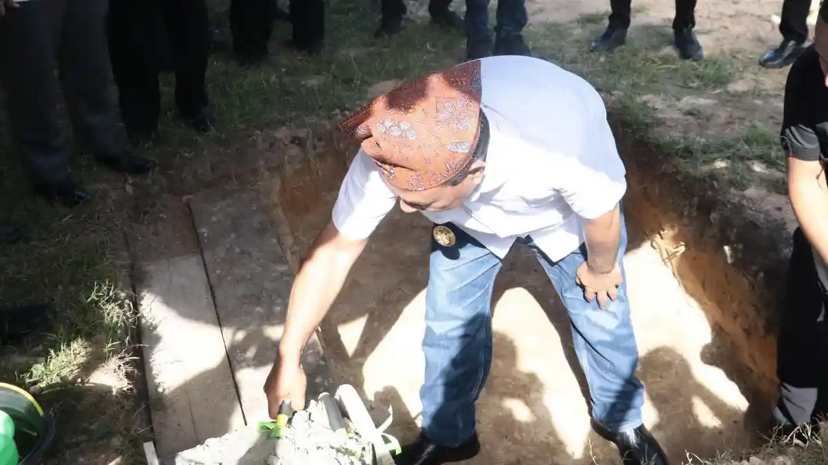 Peletakan Batu Pertama PLHUT Buru, Wagub Harap Pelayan ke Masyarakat di Optimalkan