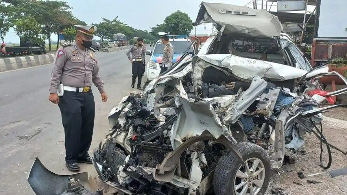 6 Orang Dikabarkan Tewas Dalam Kecelakaan Maut di Cirebon Pada Awal Ramadan 2022, Avanza Tabrak Truk