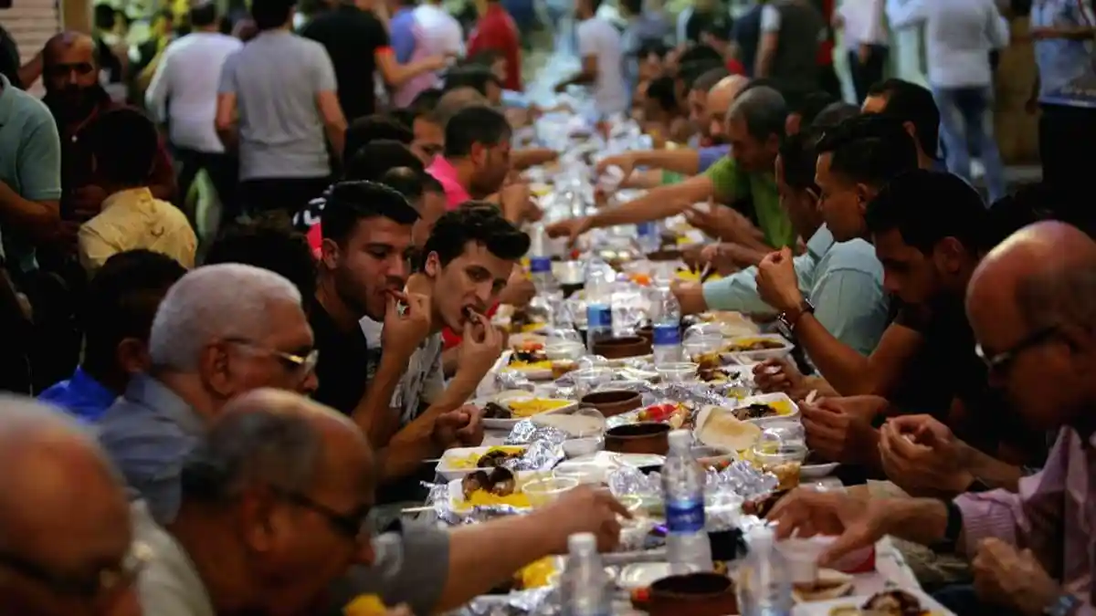 8 Tradisi Makan Saat Idul Fitri di Berbagai Negara di Dunia
