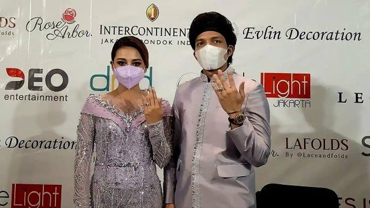 Mengejutkan! Atta Halilintar dan Aurel dapat Hadiah Dibungkus Kresek, Isinya Uang Bergepok-gepok