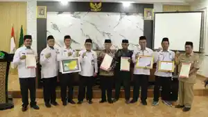 Kemenag-Kabupaten-Indramayu-saat-menerima-tiga-penghargaan.jpg