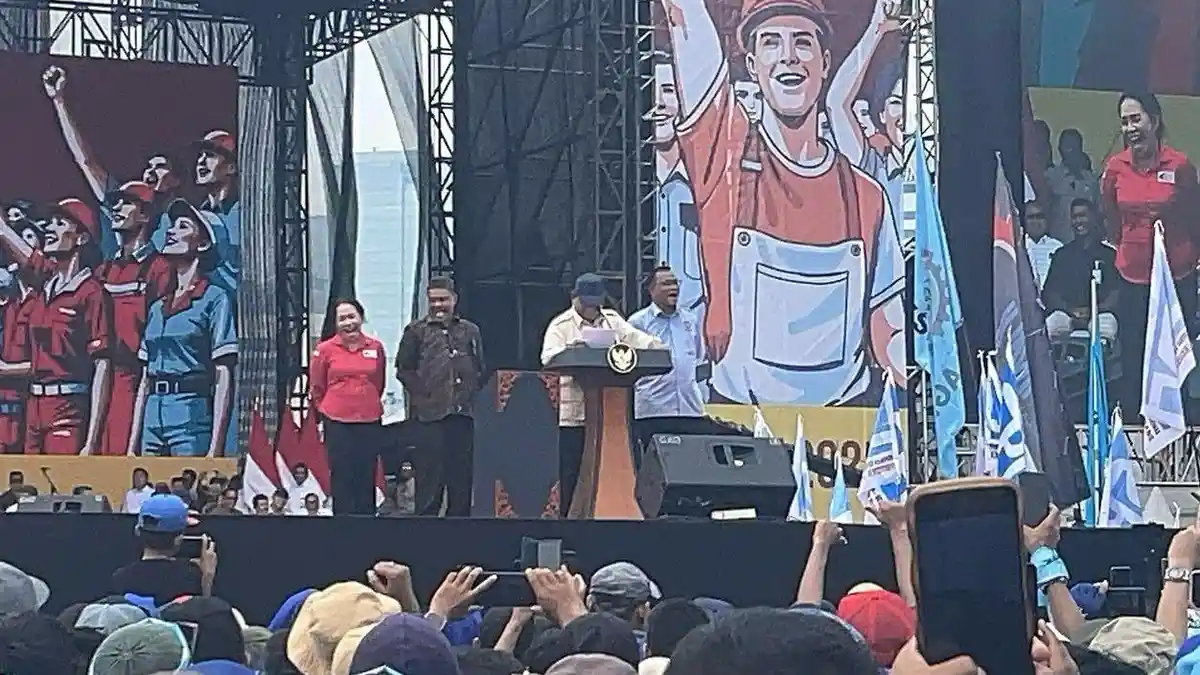 Momen Prabowo Heran Sorak Sorai Massa Buruh untuk Letkol Teddy Lebih Riuh: 'Yang Presiden Gue Nih'
