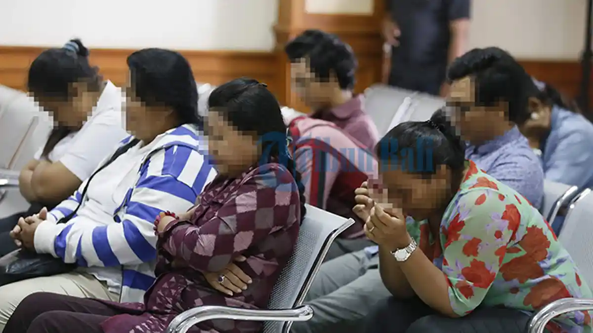 IB Made Oka Menangis Saat Bacakan Pledoi, Keluarga Ikut Sesenggukan