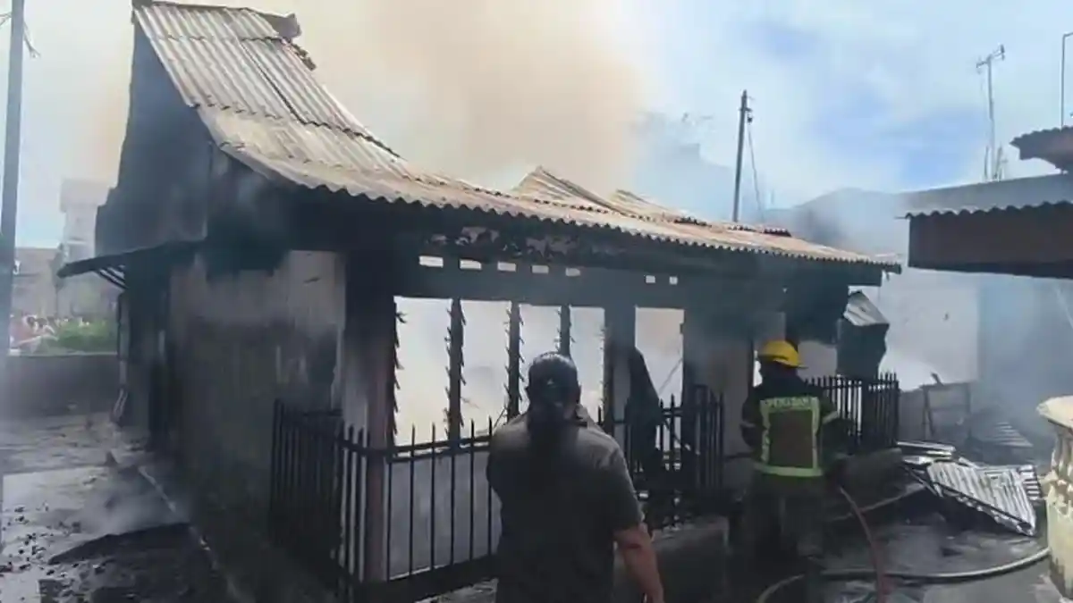 Uang Bantuan di Bawah Kasur Hangus, Korban Kebakaran di Jalan Denai Medan Histeris