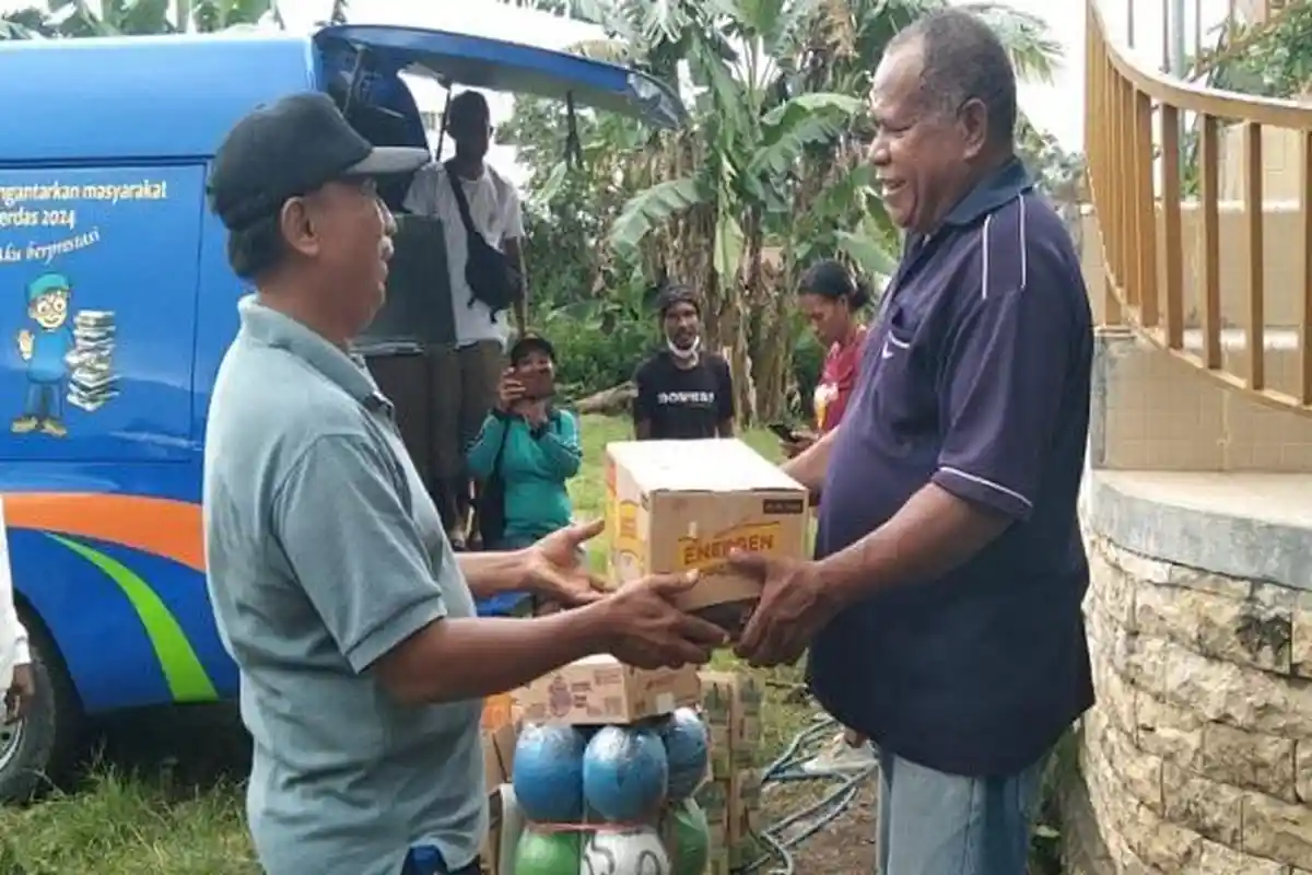 Dinas Perpustakaan dan Kearsipan Sikka Berbagi Kasih Untuk Pengungsi Lewotobi Flores Timur