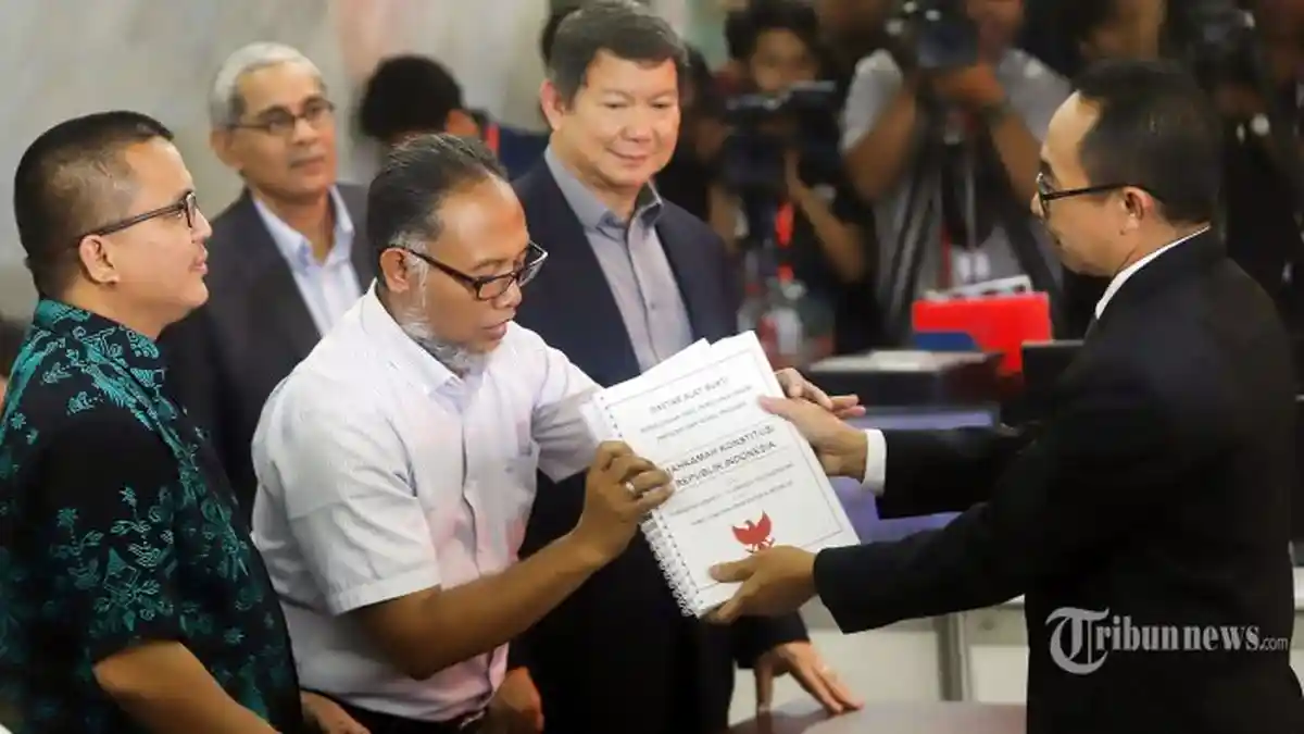 Prabowo-Sandiaga Tidak Hadiri Sidang Sengketa Pemilu di MK, Begini Penjelasan Bambang Widjojanto