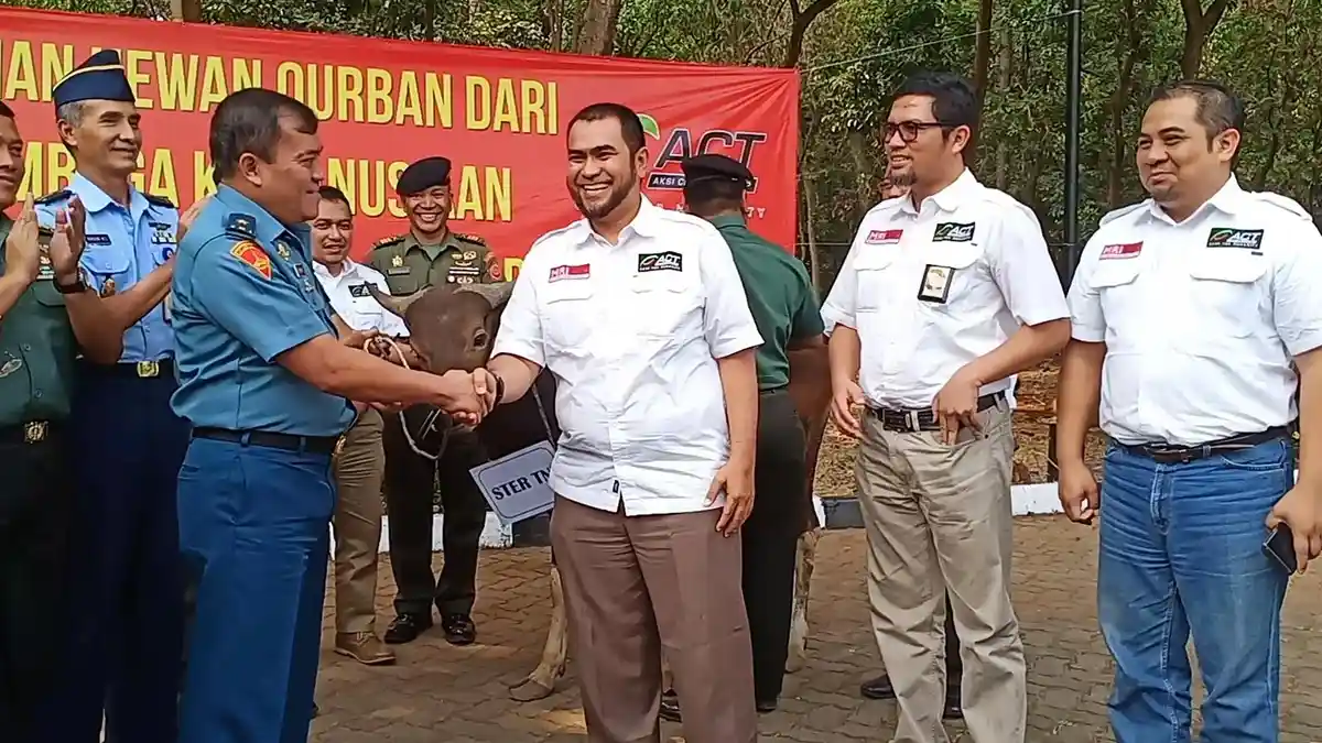 Jelang Idul Adha, ACT Serahkan 20 Sapi kepada Mabes TNI dan 6 Sapi untuk Brimob